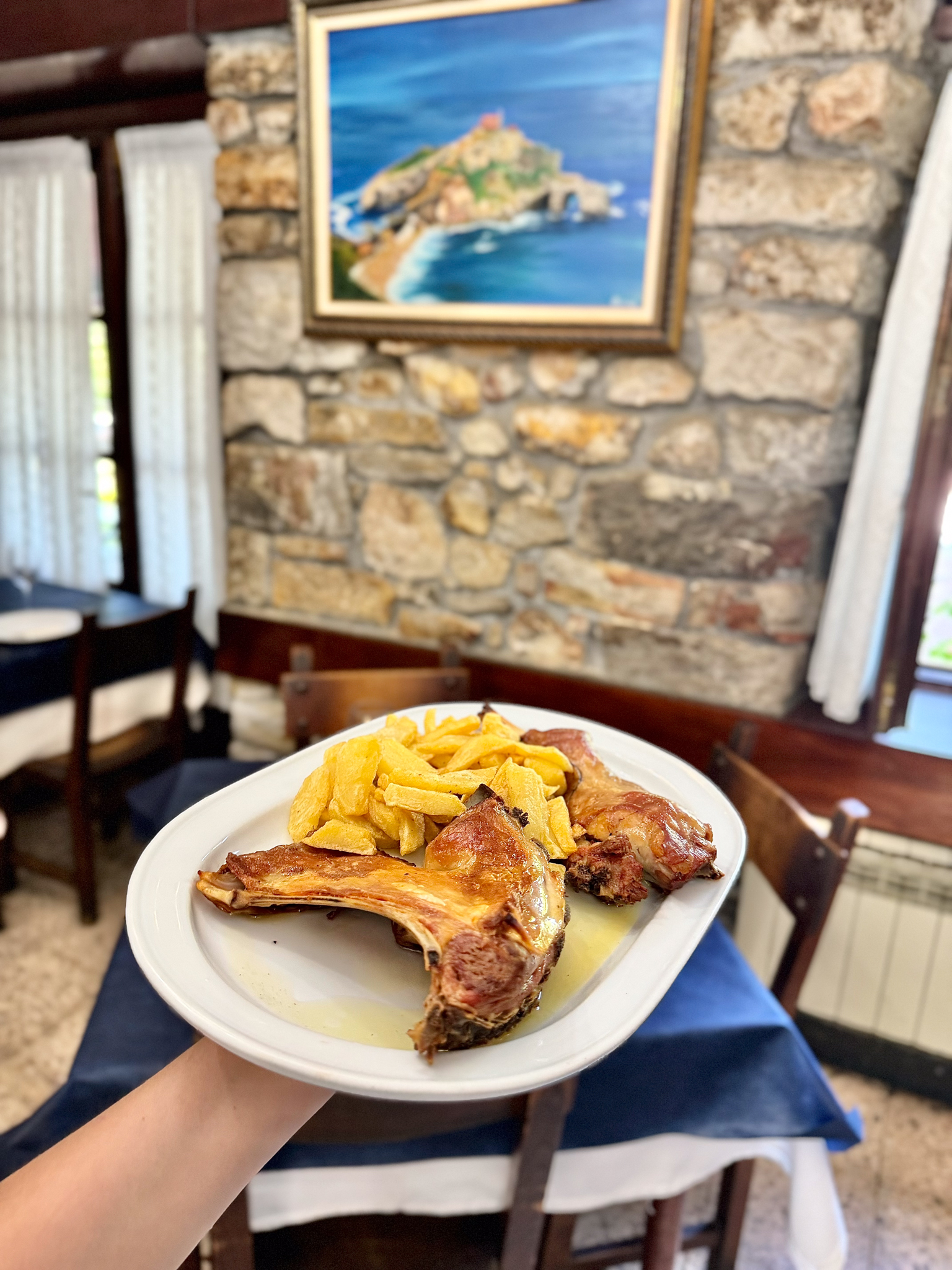 Cordero asado al horno en el restaurante Bidebieta Jatetxea, Bizkaia