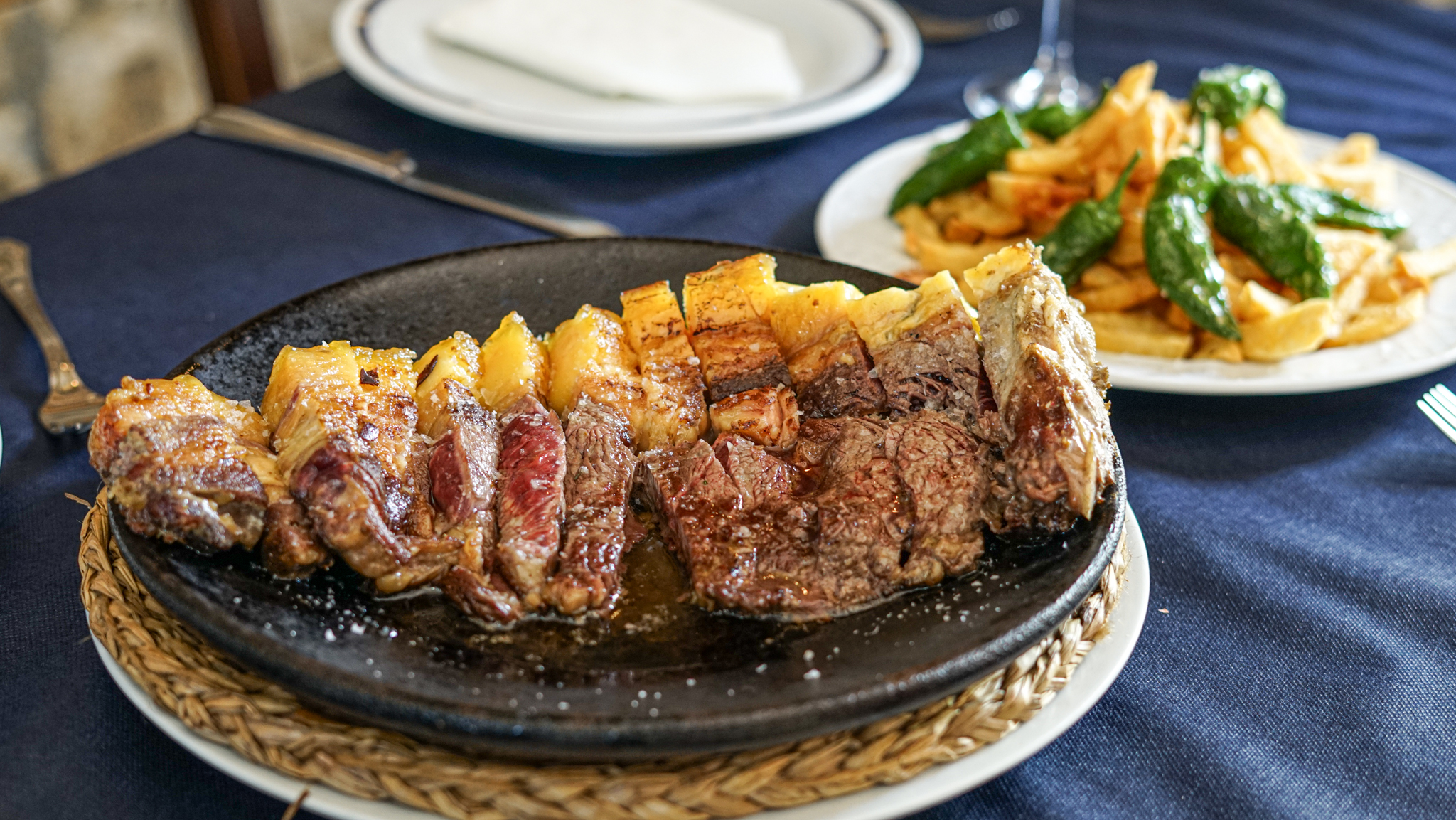 Txuleta de vaca vieja con patatas fritas y pimientos del padrón, Bidebieta Jatetxea Bizkaia